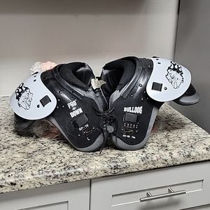 Pro down bulldog Youth Large Football shoulder pads with practice jersey & pads